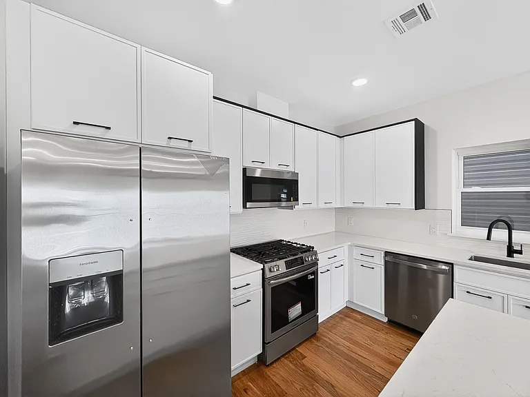 270 Hunterdon St #3 — Photo 22