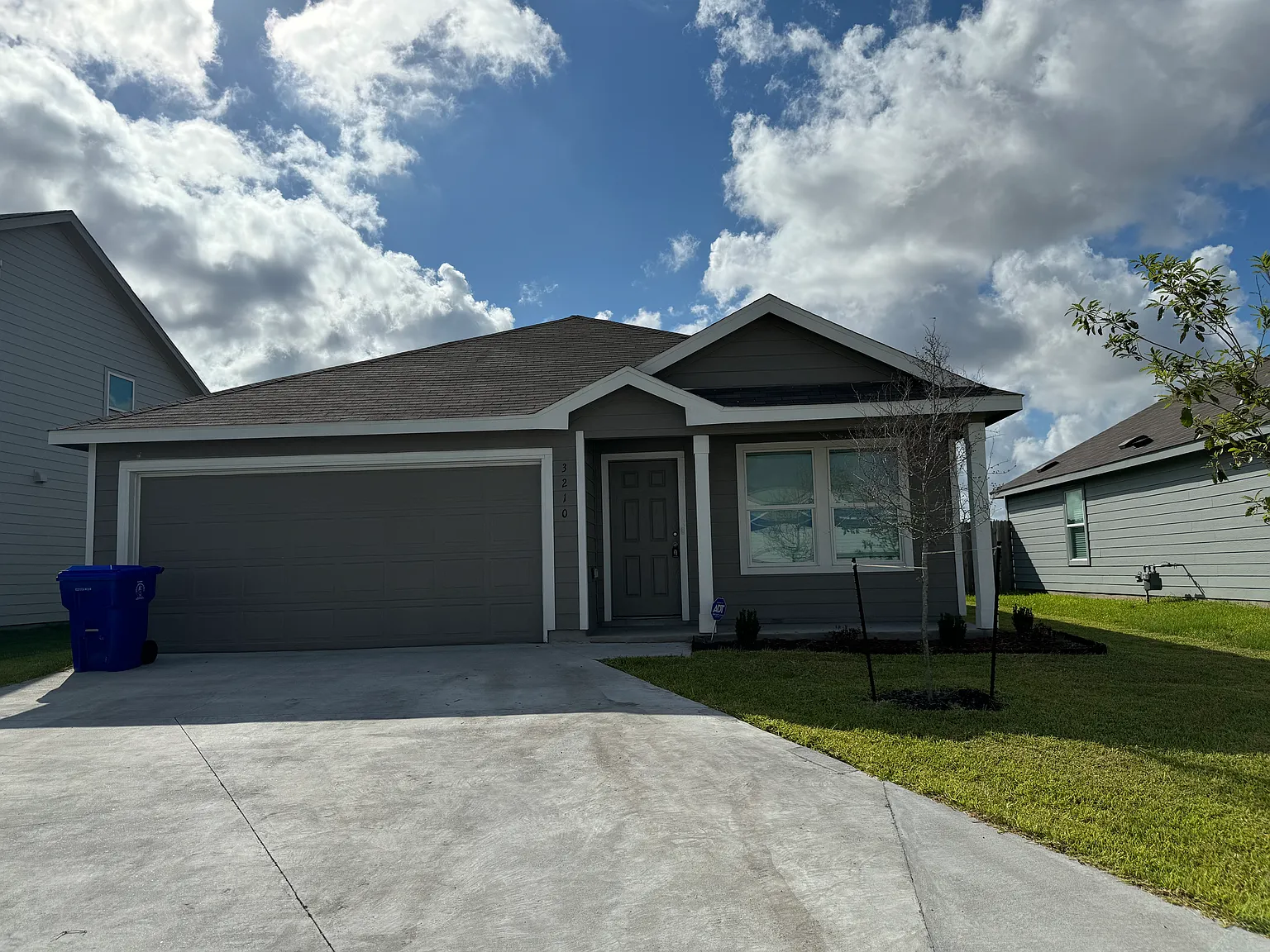 3210 Lancer St — Photo 1