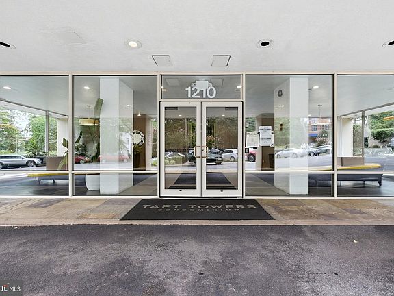 2nd image of 1210 N Taft St APT 811