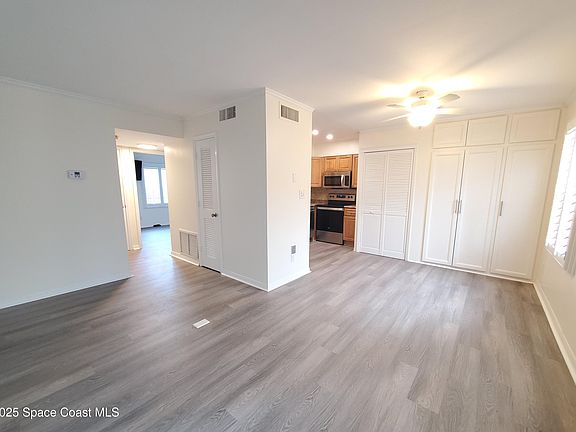3rd image of 913 S Colonial Ct APT A
