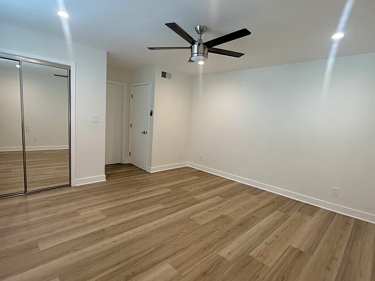 12325 Moorpark St #104 — Photo 9