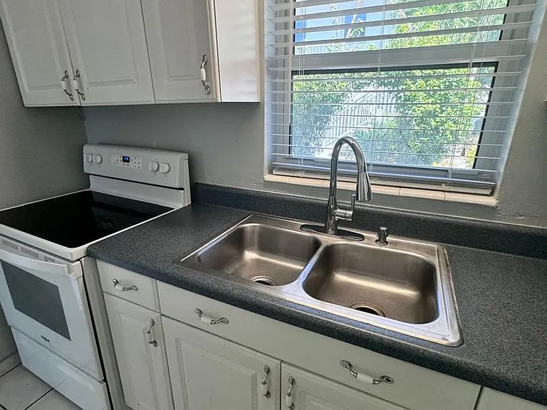 1001 SE 16th St #1 — Photo 7
