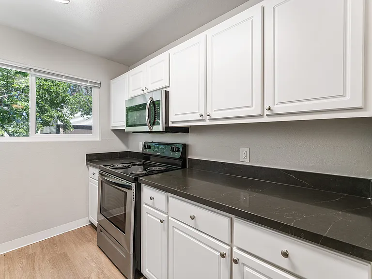 Kensington Park Apartments — Photo 22