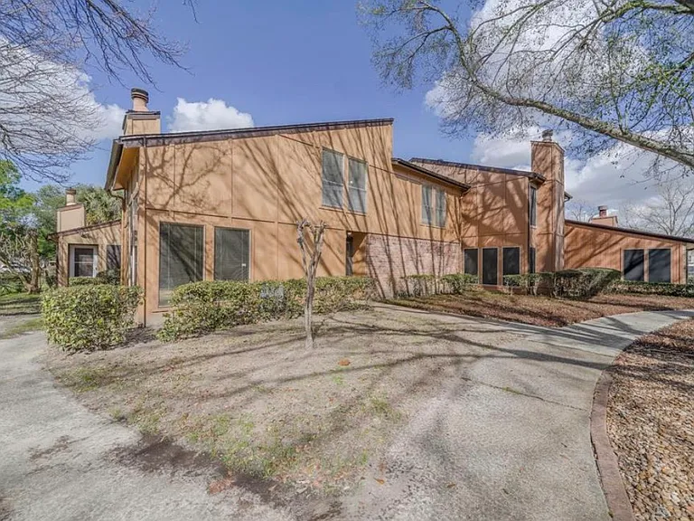 7827 Bateman Ln — Photo 1