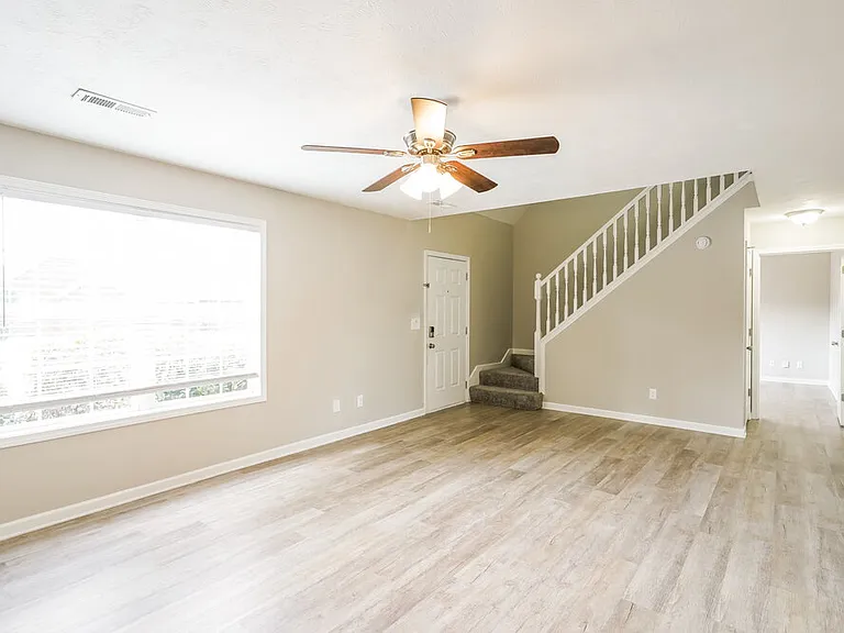 802 Stewart Valley Dr — Photo 4