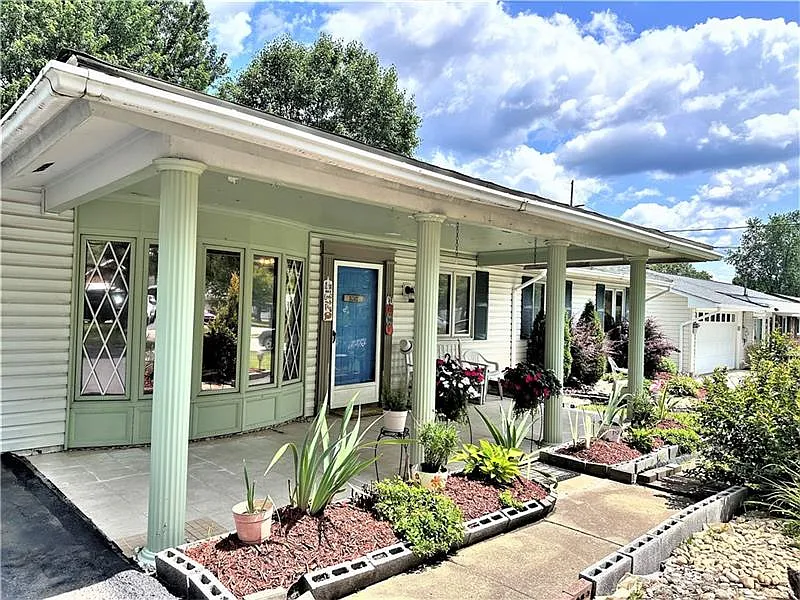 4 bed, 1352 sqft, $2,500 — Photo 4