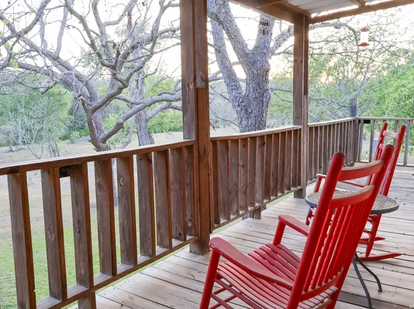 1250 Darst Creek, Seguin, TX 78155