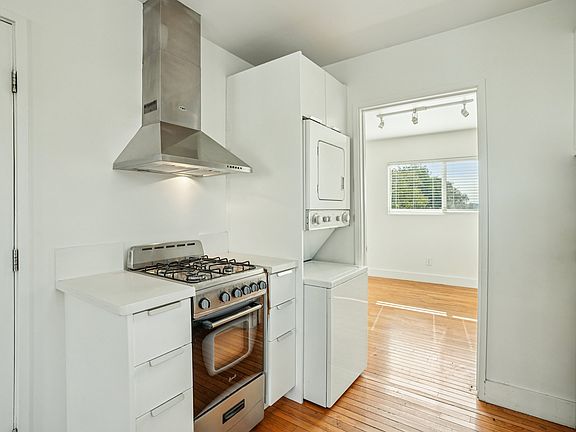3rd image of 1816 Bellevue Ave #1818
