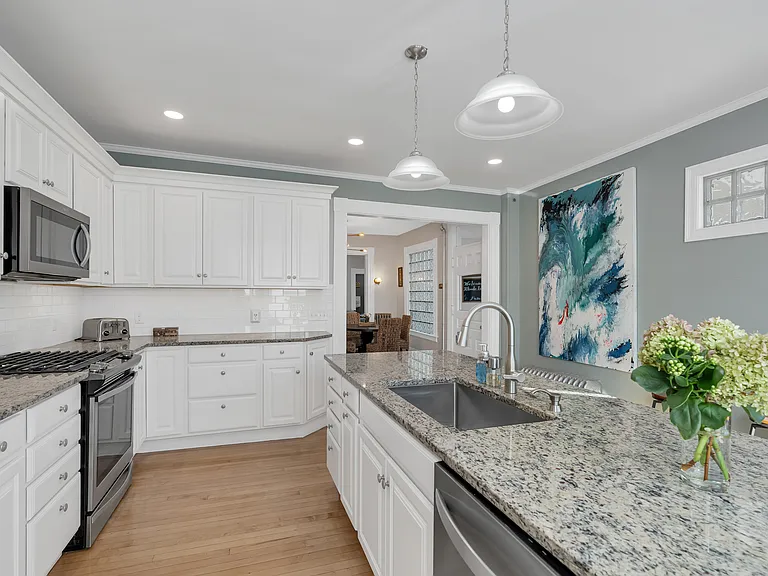 70 Humboldt Ave — Photo 11