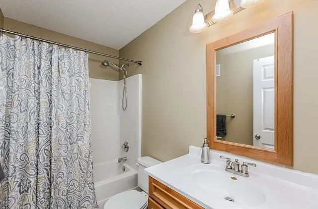 8524 Jonquil Ln N — Photo 10