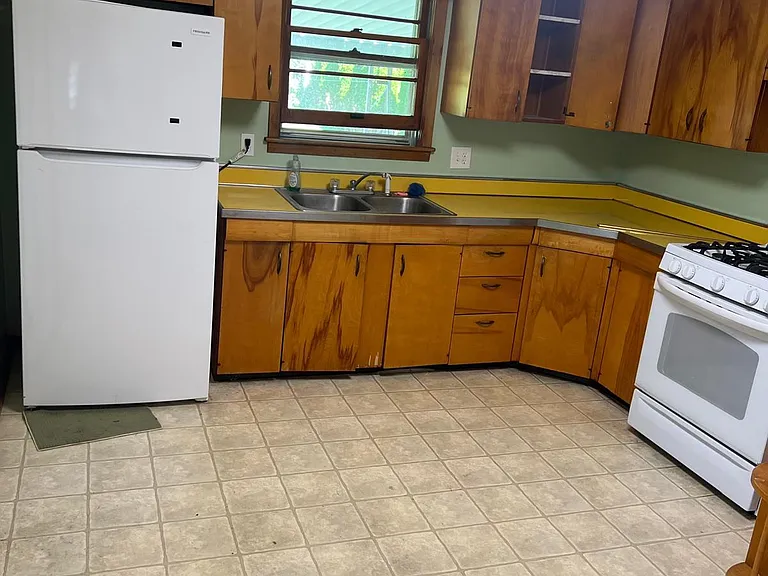106 Academy St — Photo 2