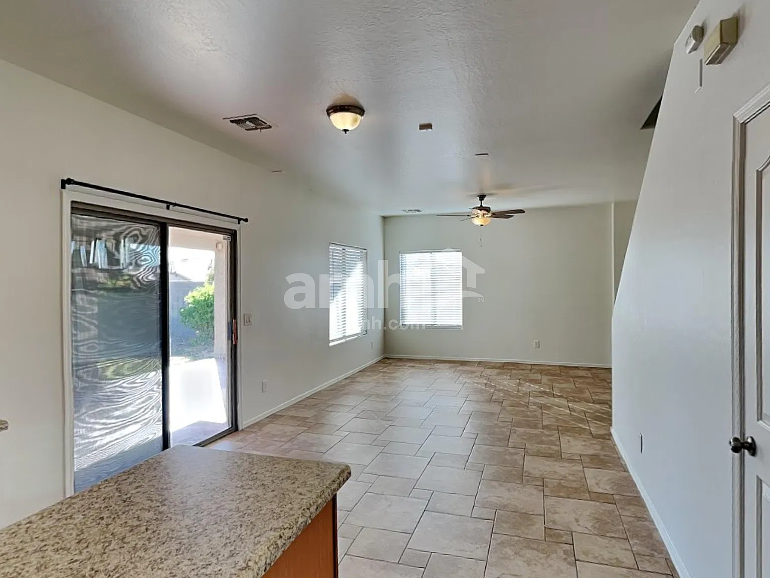3 bed, 2.5 bath, 1889 sqft, $2,085 — Photo 4