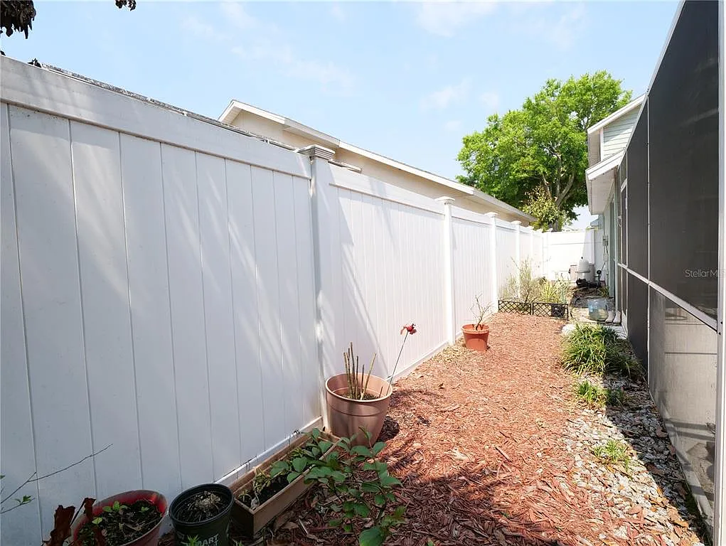 4 bed, 2.5 bath, 1999 sqft, $2,500 — Photo 2