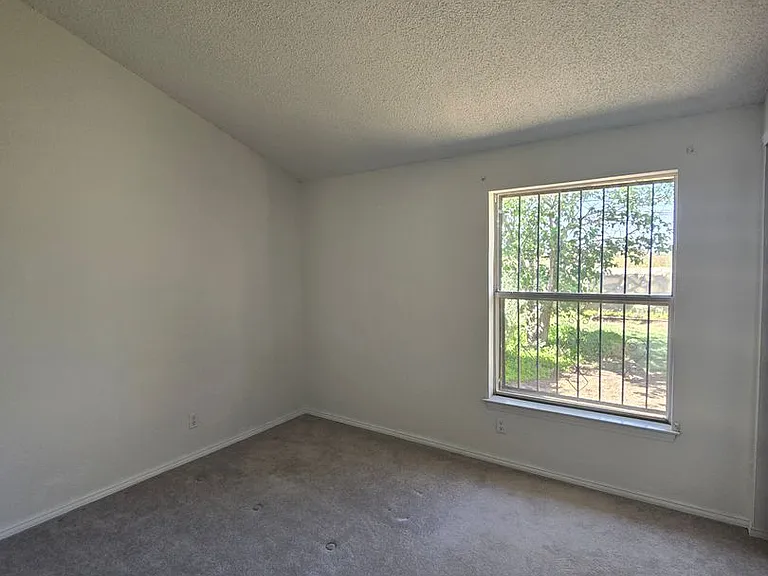 4536 General Maloney Cir — Photo 12
