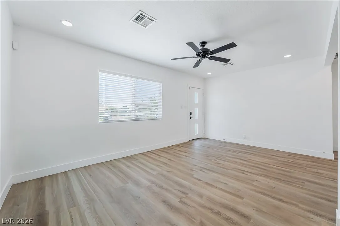 3 bed, 2.0 bath, 1787 sqft, $2,250 — Photo 2