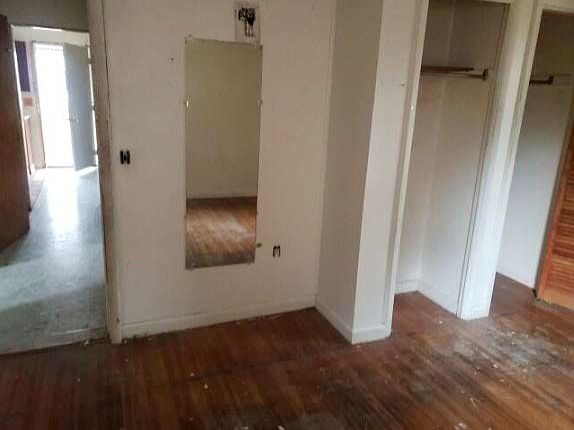3rd image of 106 Torrance Pl