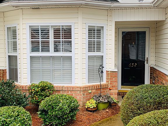 2nd image of 652 Ivybrooke Ave