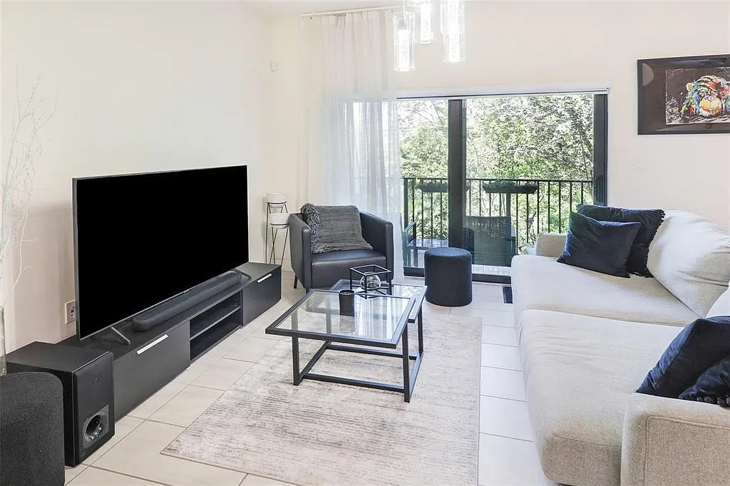3 bed, 3.0 bath, 1534 sqft, $4,000 — Photo 4