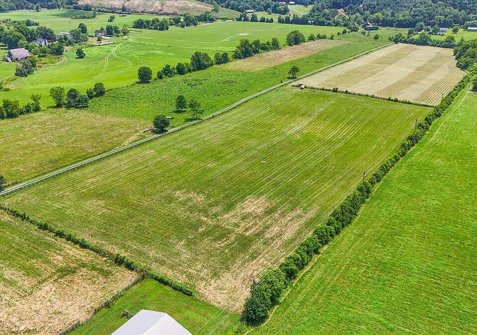 82nd image of 628 Christian Bend Rd