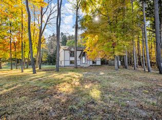 4042 Burns Rd, Howell, MI 48855