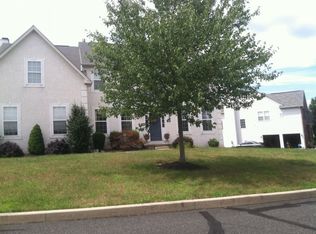 10 Devonshire Cir, Schwenksville, PA 19473