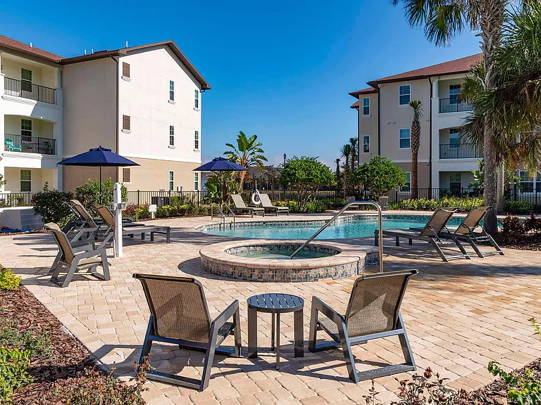 Tuscan Reserve Apartments — Photo 11