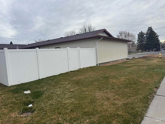 5th image of 1145 Utah St