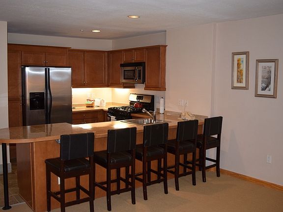 5th image of 110 Sutton Pl #401