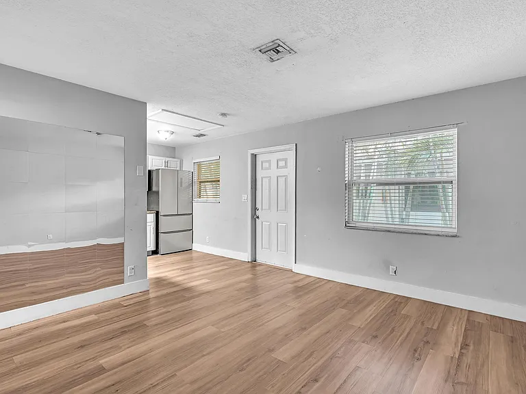 232 SE 9th Ave #2 — Photo 8