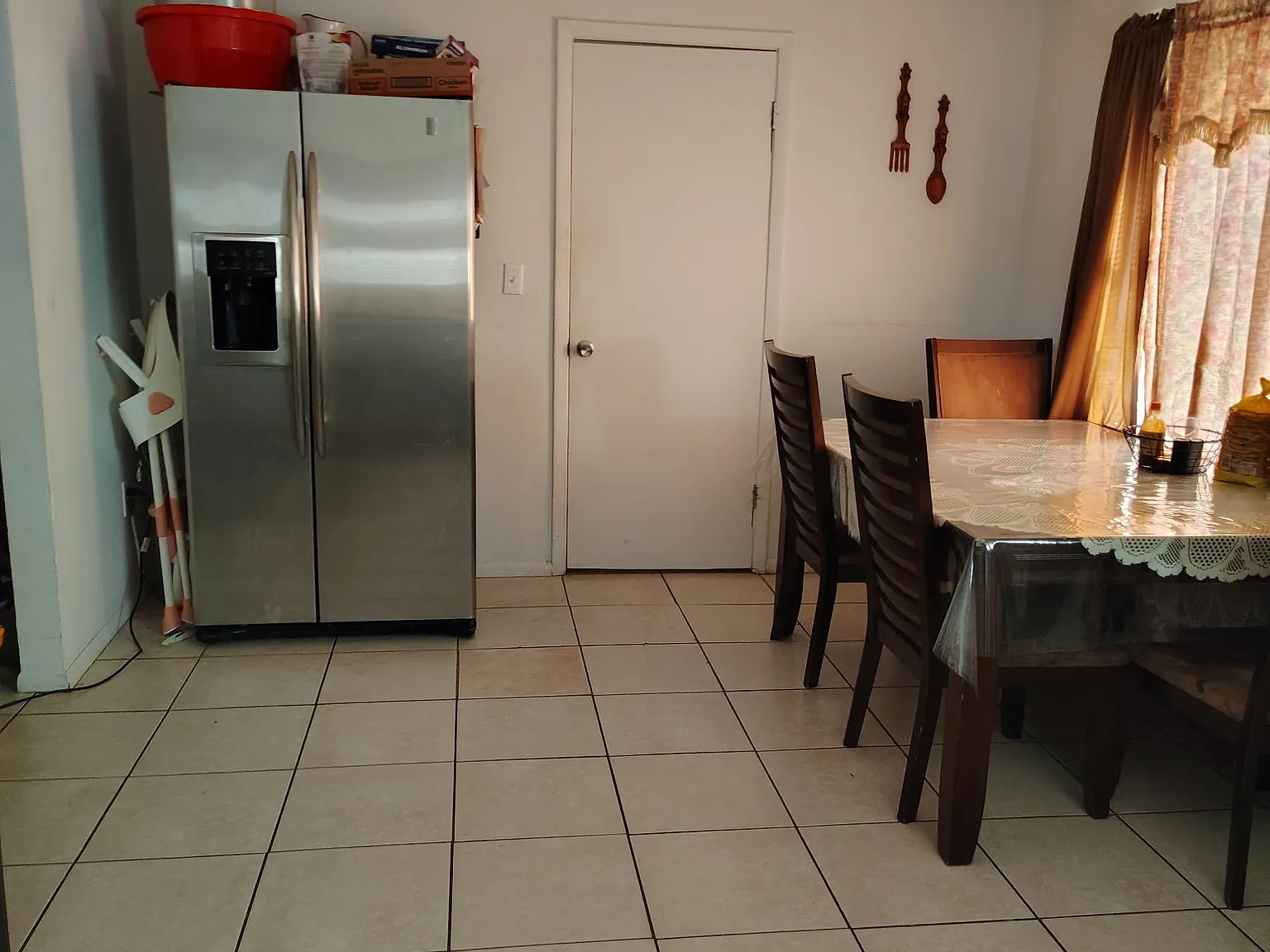 4 bed, 1900 sqft, $1,800 — Photo 2
