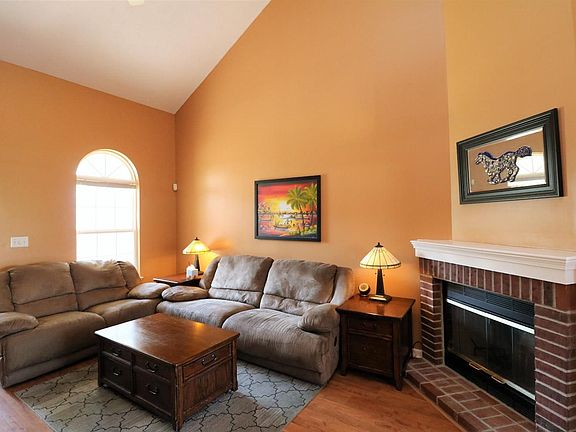 3rd image of 348 Darenia Ln