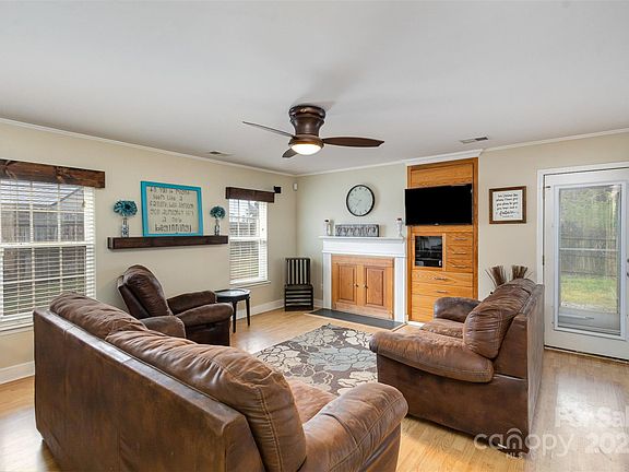 3rd image of 1474 Mitchell Glen St
