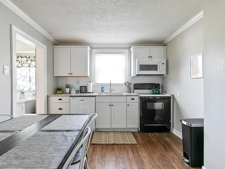 304 Sunset Cir — Photo 14