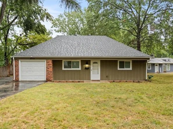 8723 Switzer St, Overland Park, KS 66214