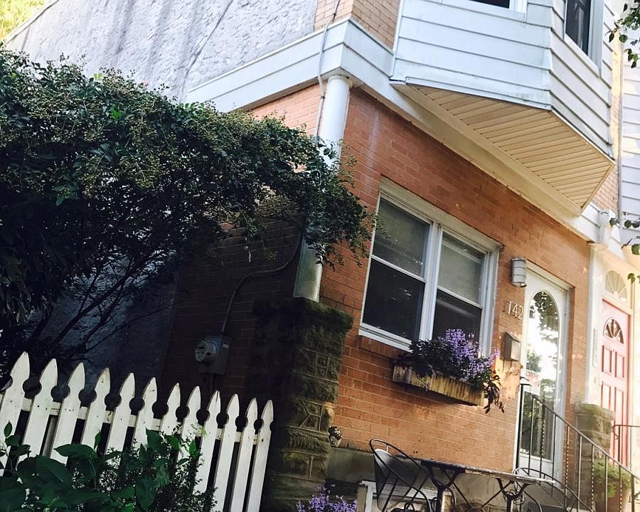 1st image of 142 E Hartwell Ln