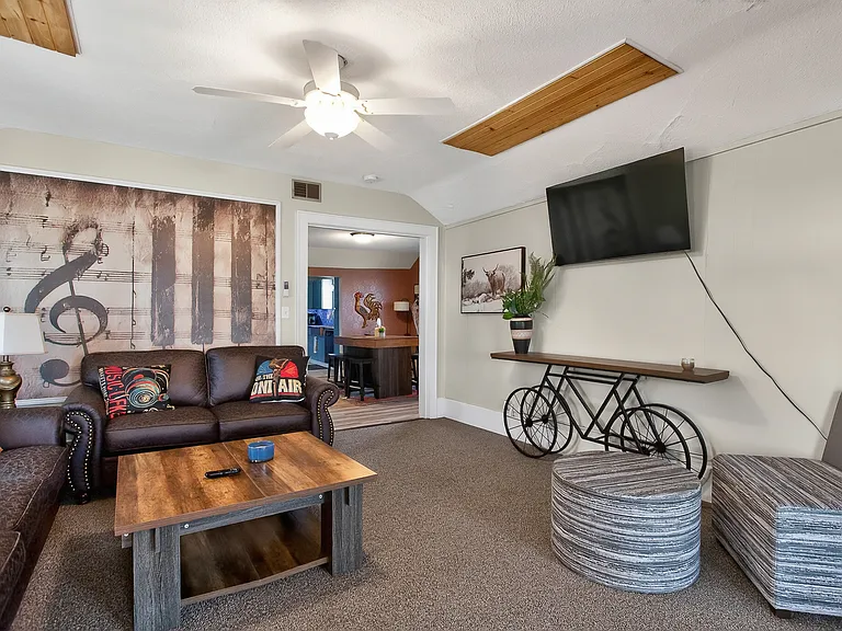 700 Broadway Ave NW #2 — Photo 4