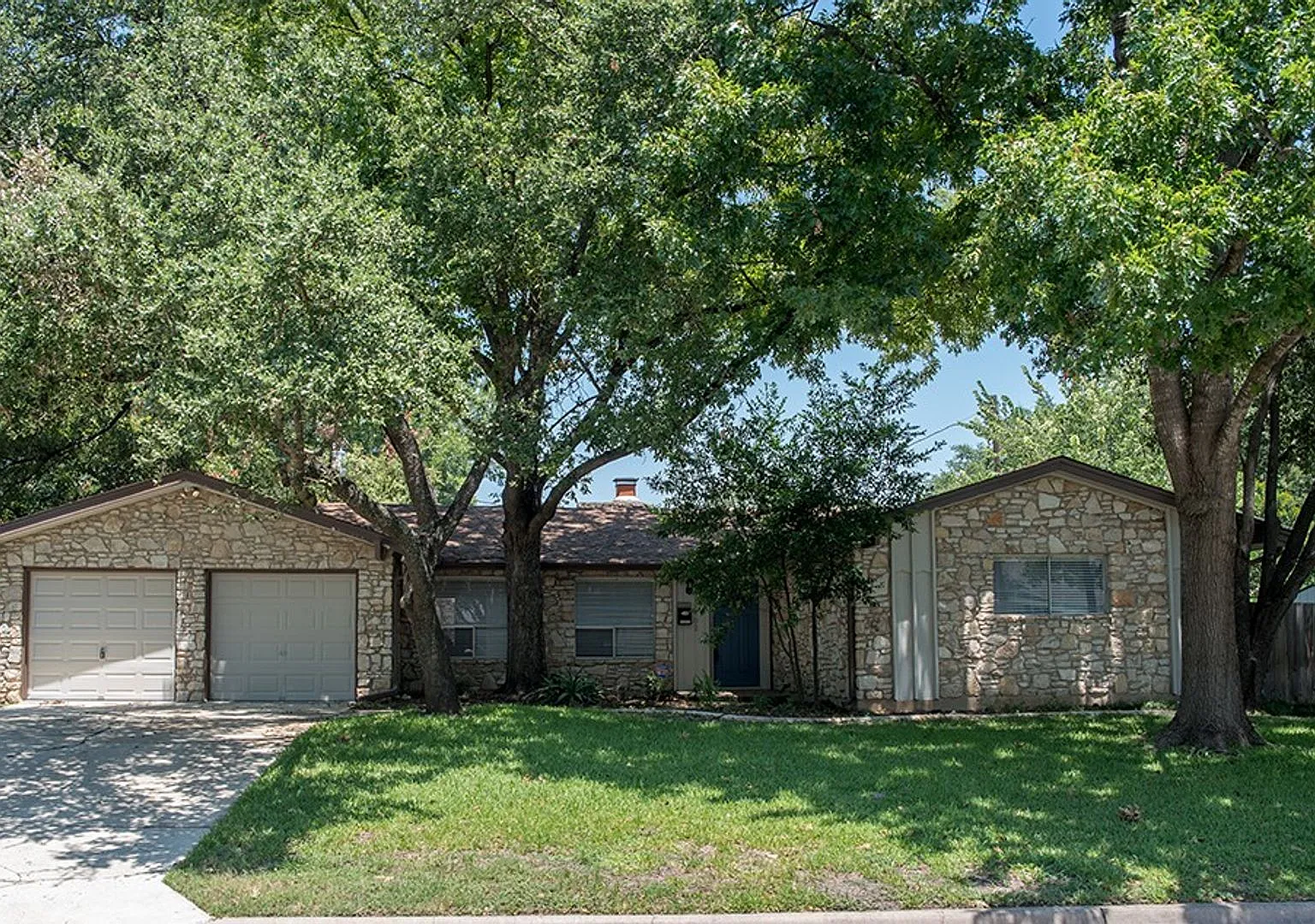 Single Story Allendale Gem! — Photo 1