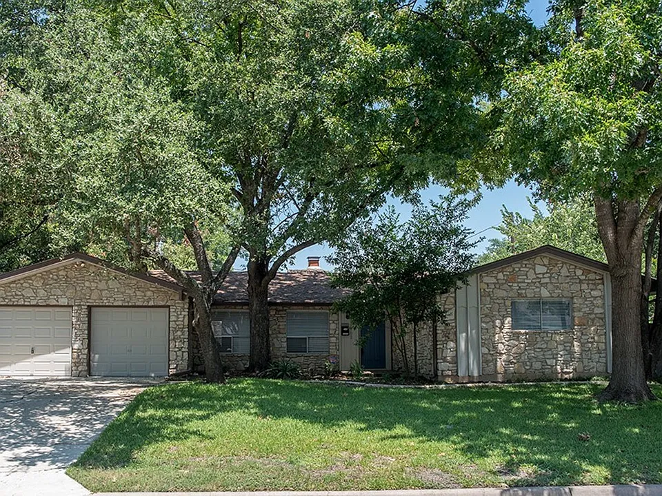 2902 Silverleaf Dr