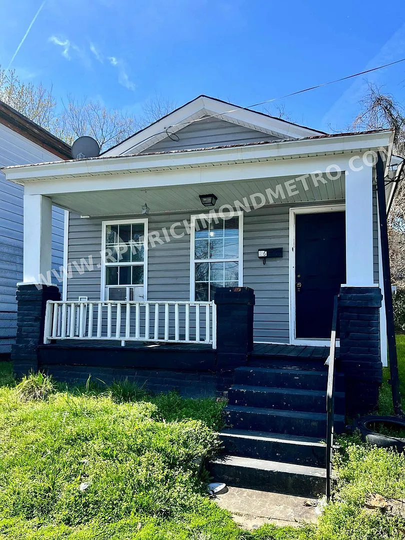 2 bed, 1.0 bath, 927 sqft, $1,525 — Photo 1
