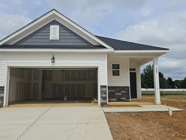 108 Fairwinds Dr — Photo 1