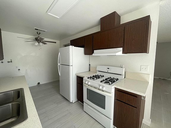 3rd image of 2360 Chanaral Ave