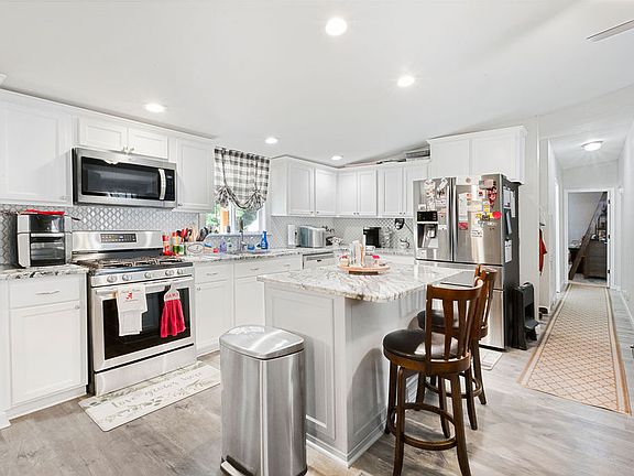 5th image of 2425 Lee Road 201