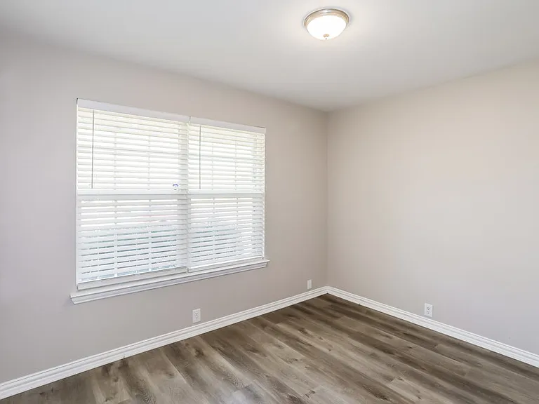 1813 Sparrow Ln — Photo 13