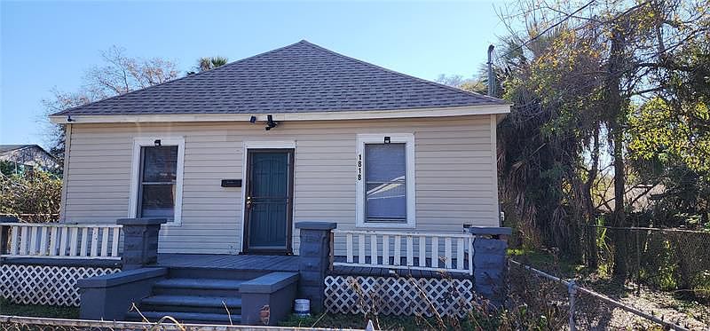1st image of 1818 W 4th St