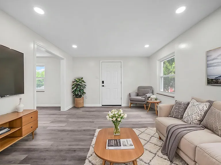 363 Olancha Ave — Photo 3