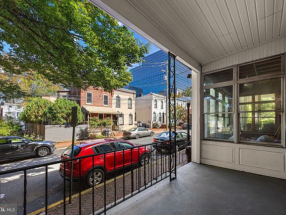 4th image of 118 W 13th St