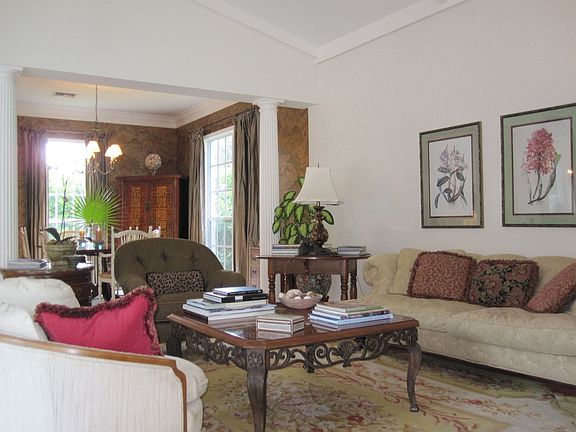 4th image of 110 Hidden Oak Dr