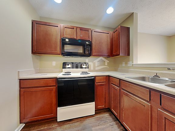 4th image of 1015 Meadowsweet Dr