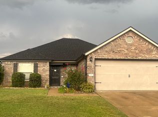 2405 S 11th Pl, Rogers, AR 72758