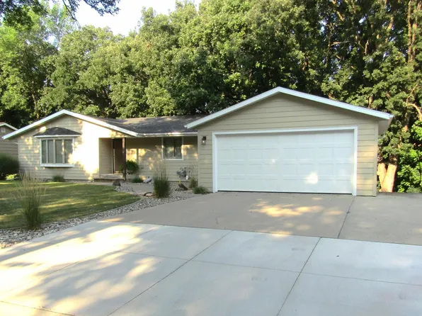 1409 Oak Dr, Montevideo, MN 56265